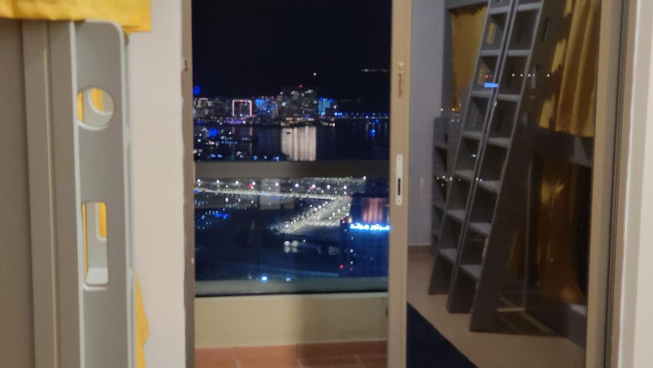 Pirates Bay Hostel Dubai Buitenkant foto
