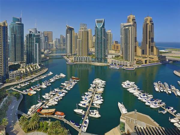Pirates Bay Hostel Dubai Buitenkant foto