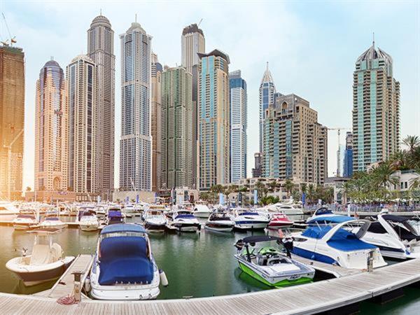 Pirates Bay Hostel Dubai Buitenkant foto