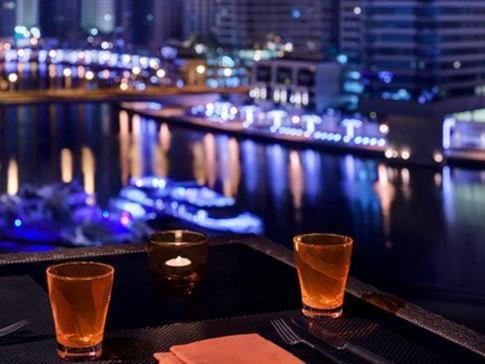 Pirates Bay Hostel Dubai Buitenkant foto